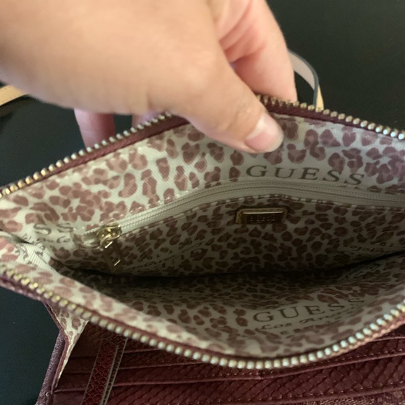 Guess Crossbody Handbag!! - Picture 6 of 7